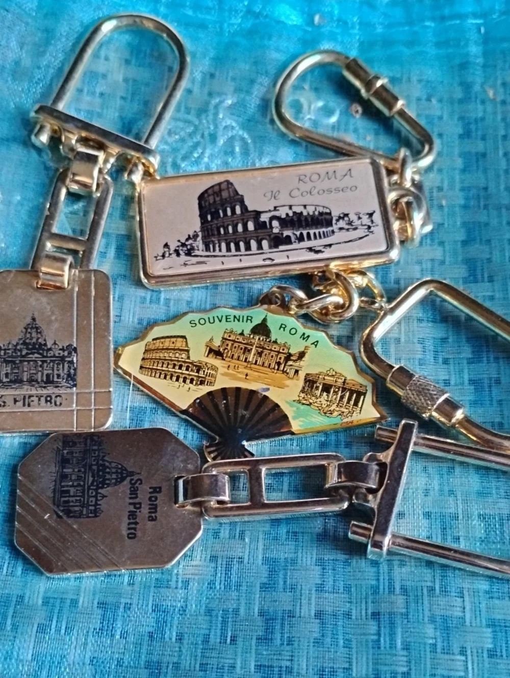 Roma Souvenir Keychain Set - Gold and Silver